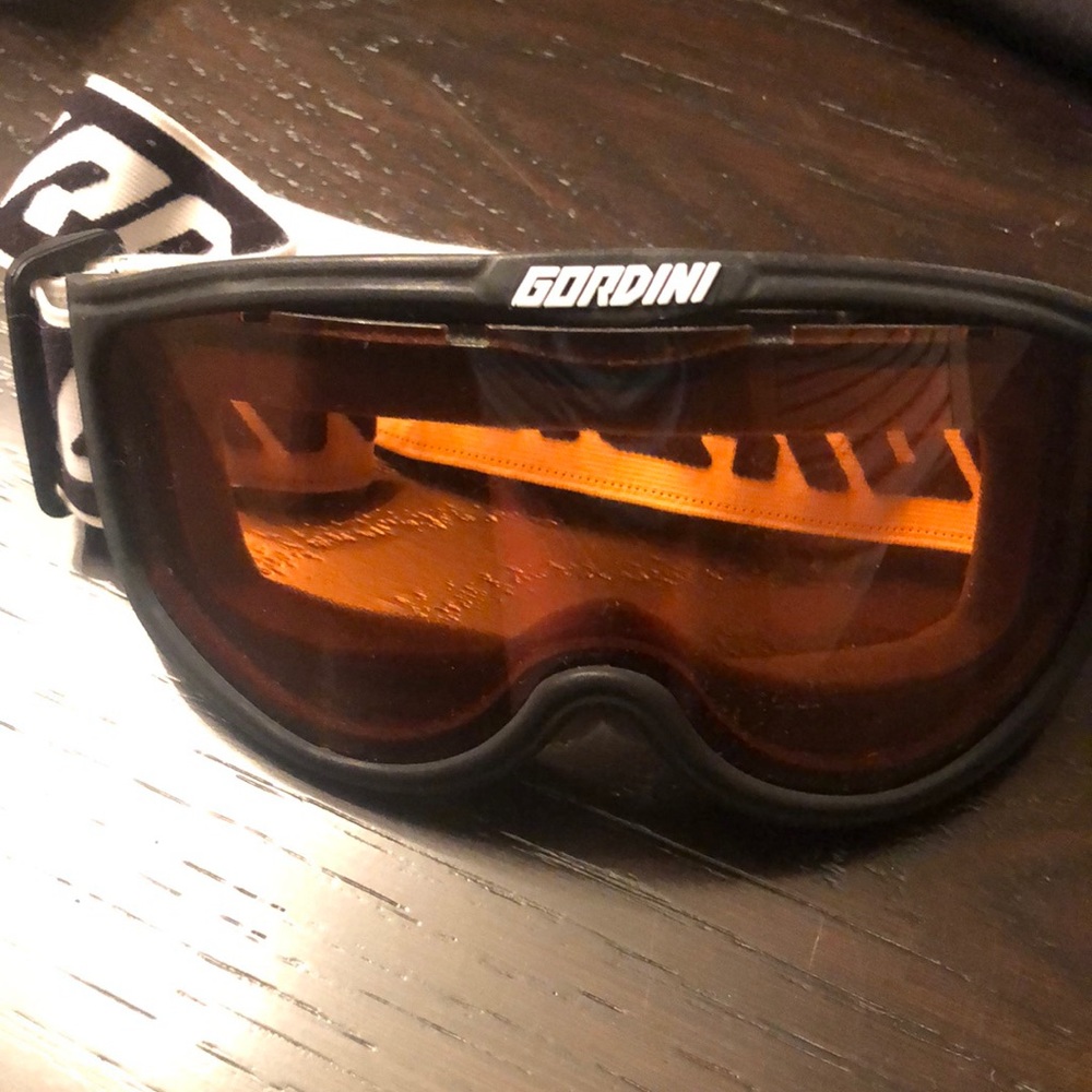 SKI GOGGLES